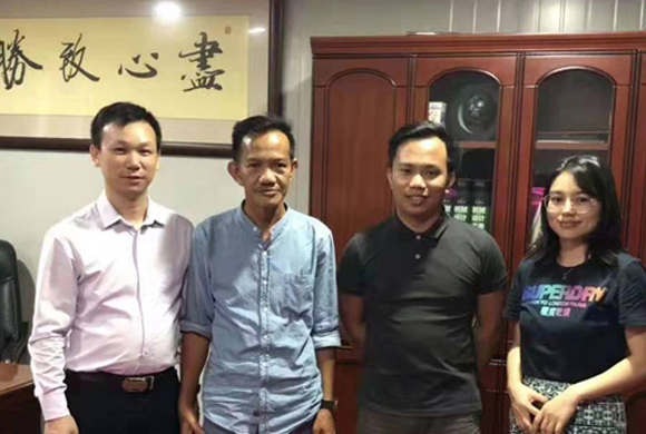 印尼客户直夸开云手机在线_全自动C型钢机nice